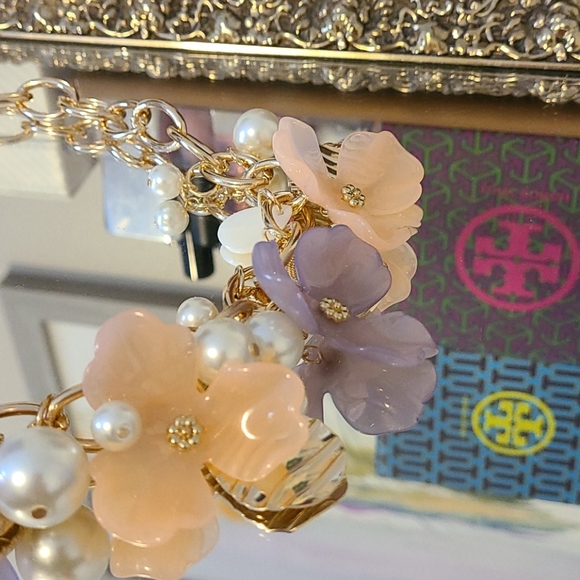 Stunning Statement Necklace - Picture 3 of 8